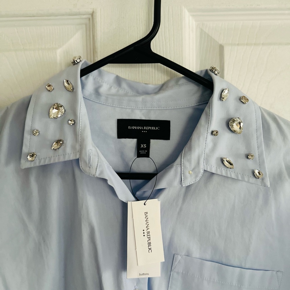 NEW Banana Republic women’s Shirt with Embellished Collar in Light Blue